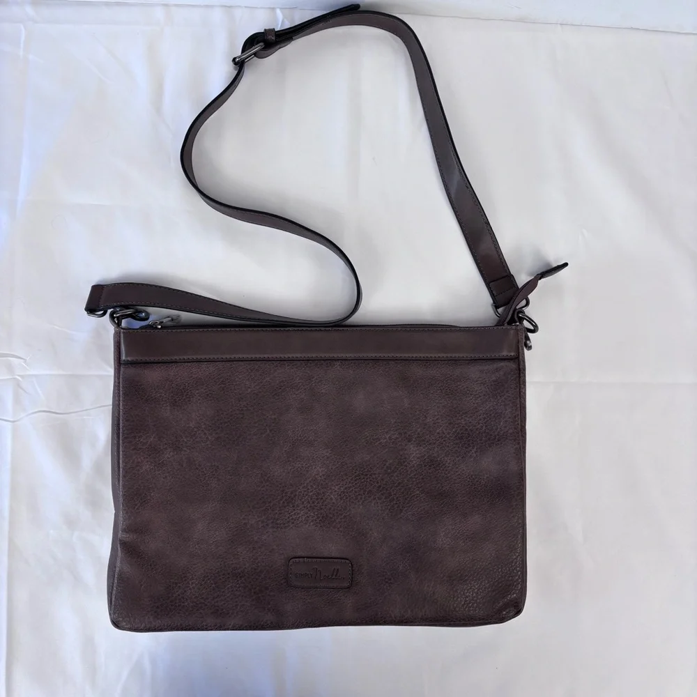 Simply Noelle Brown Messenger Bag with Adjustable Strap. Like New.